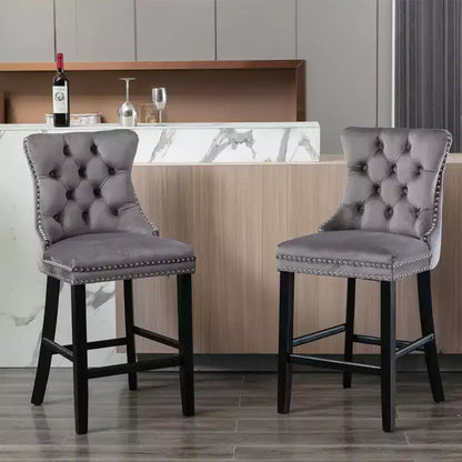CLIHOME Set di 2 Sgabelli da Bar, Sgabelli da Bar Contemporanei Rivestiti in Velluto con Decorazione Capitonnè e Gambe in Legno