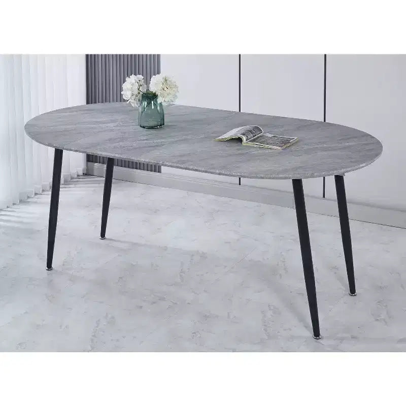 Tavolo da pranzo ovale allungabile moderno Okak in legno con robuste gambe in metallo, tavolo da cucina minimalista per sala da pranzo, pasti in famiglia