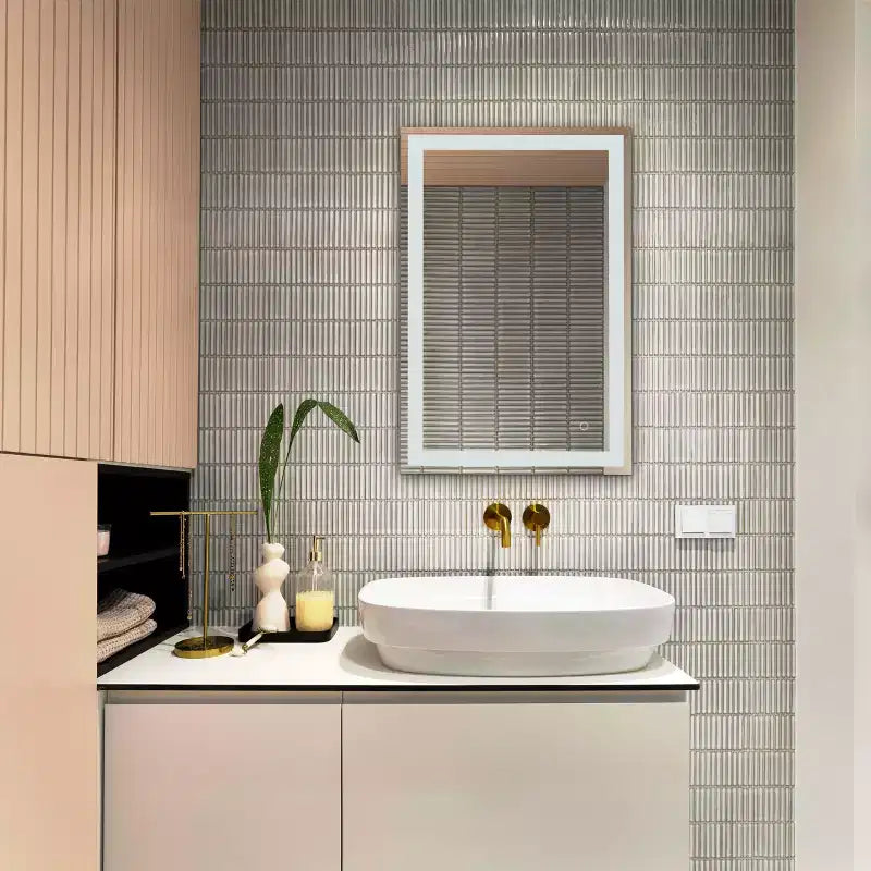 Specchio rettangolare a LED Hyatt 24 in alluminio - LMR1000 - Argento/Bianco - Safavieh