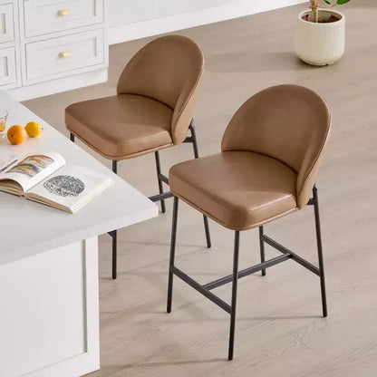 Sgabello da bancone Spruce&Spring con schienale ad arco e gambe in metallo