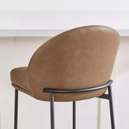 Sgabello da bancone Spruce&Spring con schienale ad arco e gambe in metallo