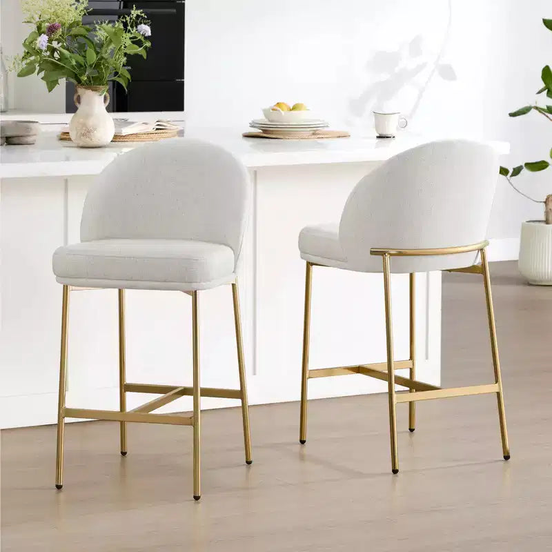 Sgabello da bancone Spruce&Spring con schienale ad arco e gambe in metallo