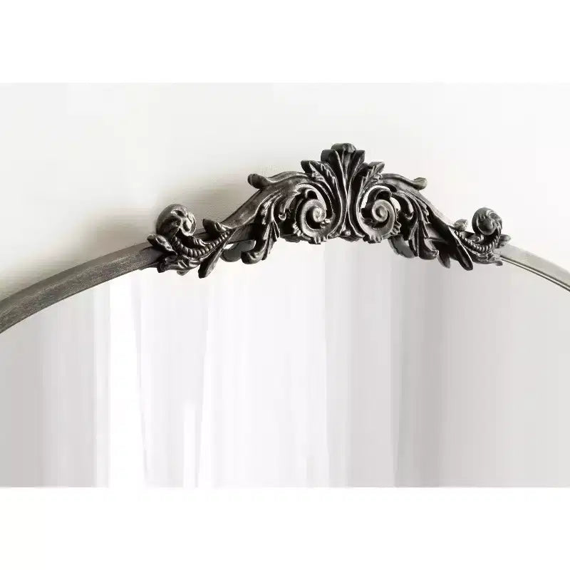 Kate & Laurel All Things Decor Specchio ad arco tradizionale Arendahl 33x26 con ripiano