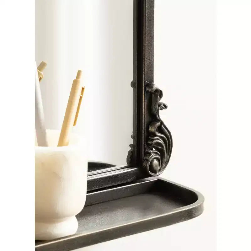 Kate & Laurel All Things Decor Specchio ad arco tradizionale Arendahl 33x26 con ripiano